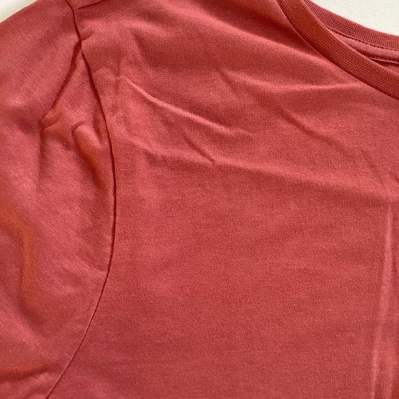 NWT Threads 4 Thought Invincible Crop T-shirt - Picture 2 of 8